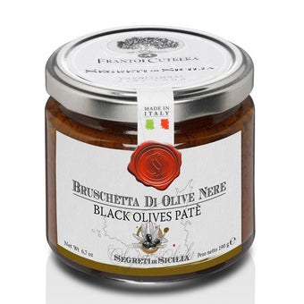 Bruschetta mit schwarzen Oliven