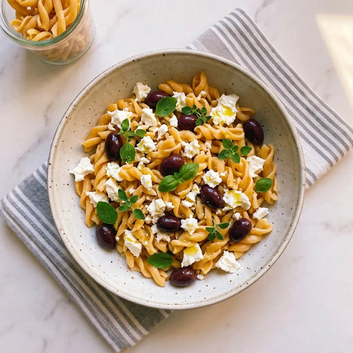 Insalata fredda con feta e olive