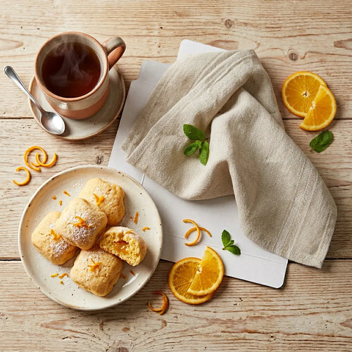 Merenda golosa con tè caldo