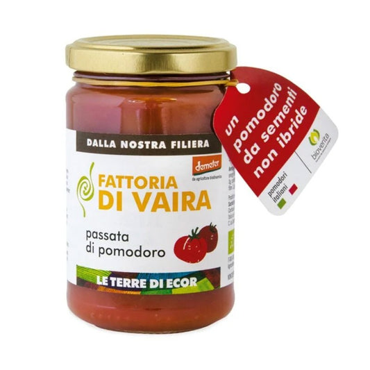 Organic cherry tomato sauge with basil