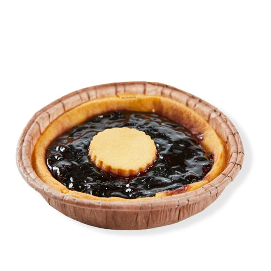 Crostatina ai frutti di bosco LEGÙ, un dolce sano e gustoso, con base di legumi senza glutine e ad alto contenuto di proteine vegetali, presentato in coppa monoporzione di carta.