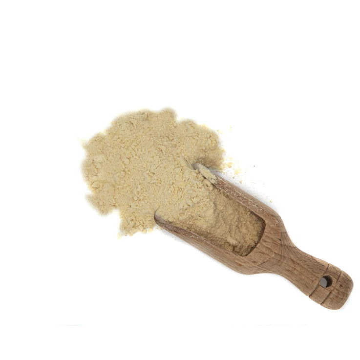 LEGÙ Miscela di Farine di Legumi. Farina di legumi senza glutine e ricca di proteine vegetali in una paletta di legno.