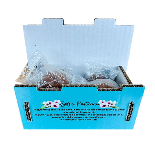 Scatola aperta di biscotti LEGÙ Pasticcini Morbidi alla Mandorla, senza glutine, a base di legumi per un'alternativa ricca di proteine vegetali.
