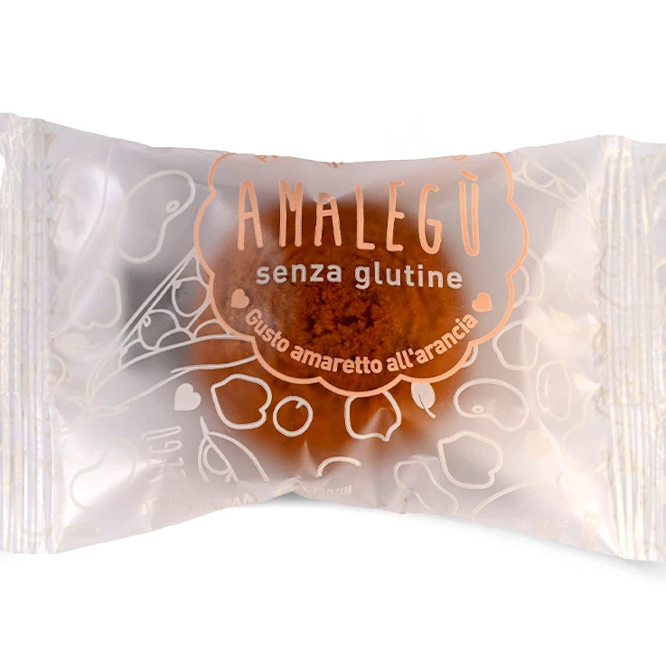 LEGU Amarettu all'arancia senza glutine in confezione bianca trasparente, dolcetto con proteine vegetali.