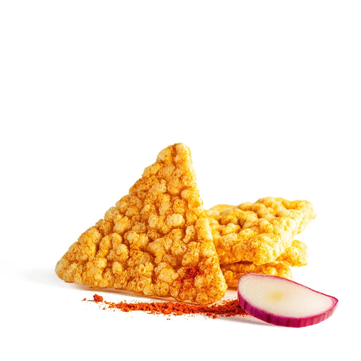 LEGÙ Triangoli Cipolla e Paprica: snack croccanti a base di legumi, senza glutine, con paprika in polvere e spicchio di cipolla rossa fresca.